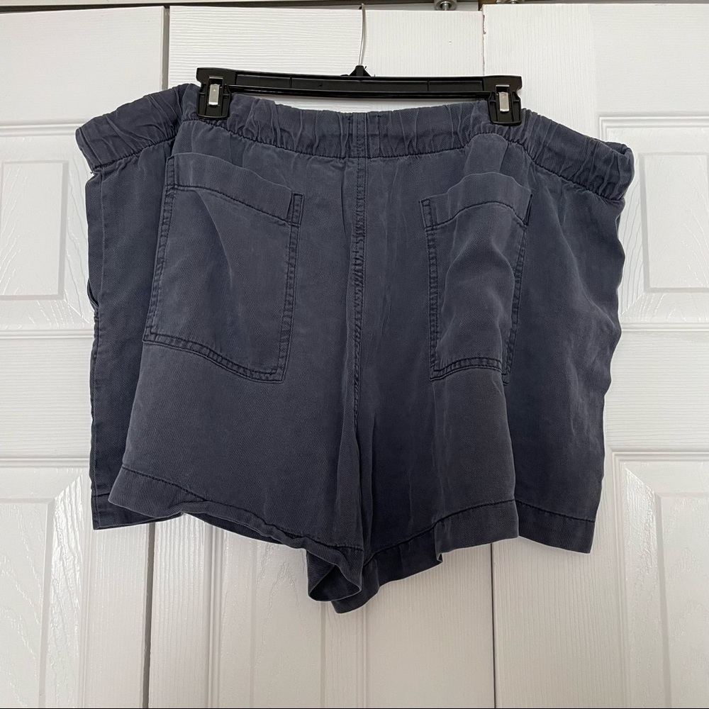 Women’s GAP Casual Shorts; XXL; Blue - Picture 2 of 4